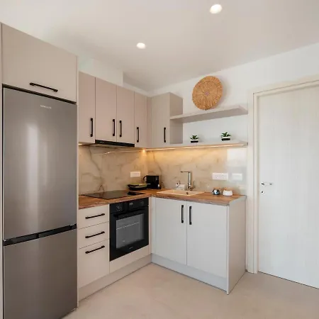 Apartment Salty Dreams *